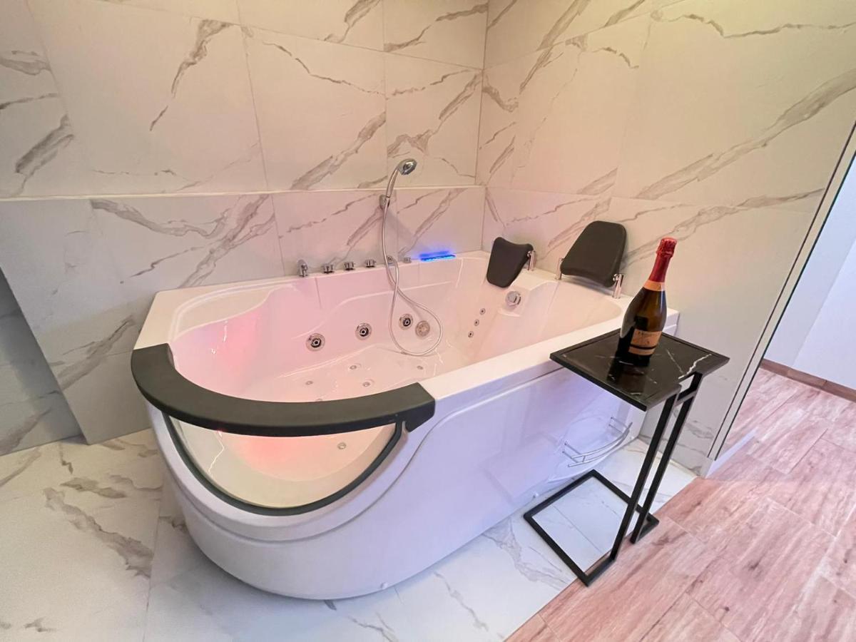 Yourapart Jacuzzi Przy Zamku Krolewskim Warschau Exterior foto